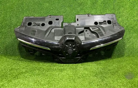 Renault Clio IV Front bumper upper radiator grill 622561433