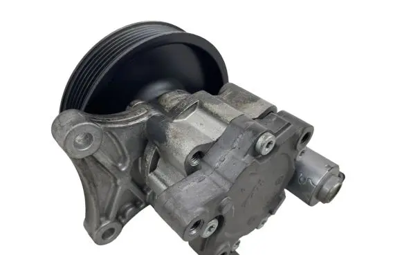Mercedes-Benz C W204 Power steering pump A0064667501 7693955169