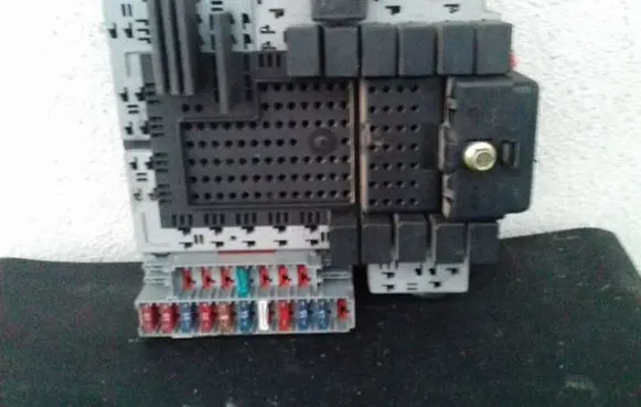 Volvo S80 Fuse module 9494509