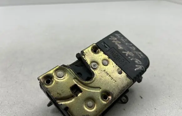 Peugeot Partner Front door lock 