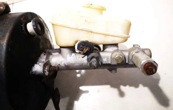 Lincoln Town Car Master brake cylinder