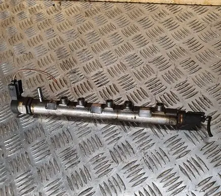 BMW 3 E90 E91 Fuel distributor 33332540 0281002949
