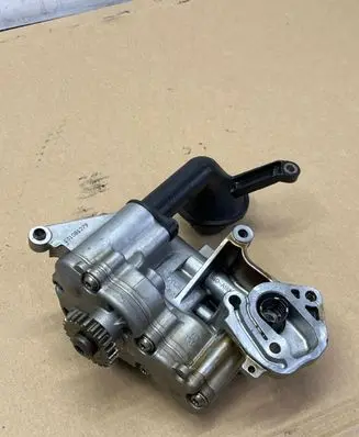 Volkswagen PASSAT B6 Oil pump 06J115106AB 06A115121