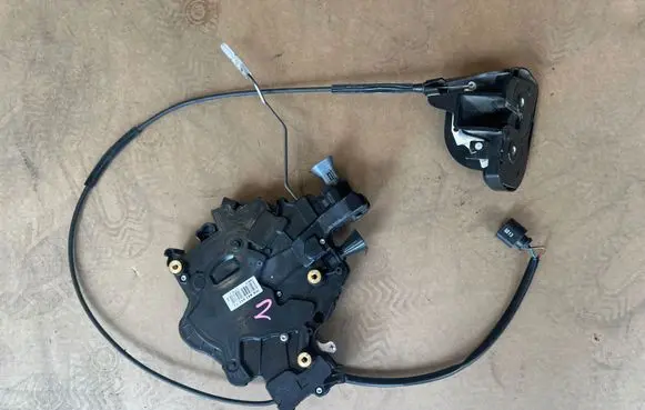 Volkswagen Transporter - Caravelle T5 Front door lock 7E0843653AJ