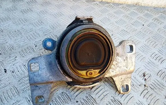 Volvo V40 Engine mount bracket 31359639 26008 326F11B