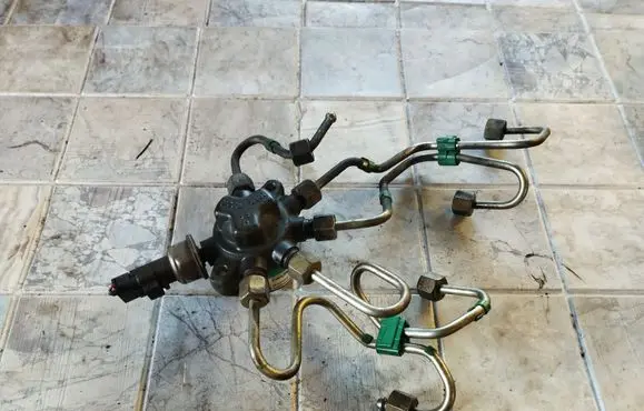 Nissan Note (E11) Fuel main line pipe 8200379933 H8200334367
