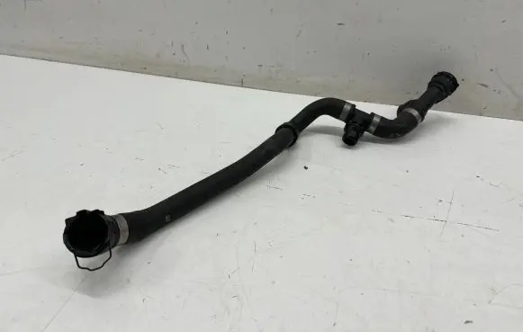 BMW 5 G30 G31 Engine coolant pipe/hose 8602647