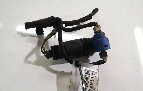 Volkswagen PASSAT B6 Windscreen/windshield washer pump 20230323