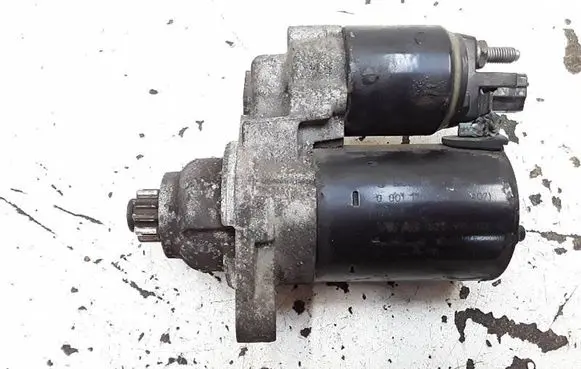 Volkswagen Golf V Starter motor 021911023R 0001120406