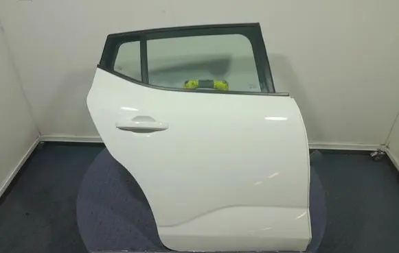 Dacia Sandero Rear door