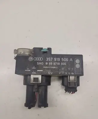 Volkswagen PASSAT B4 Coolant fan relay 357919506A 898719000