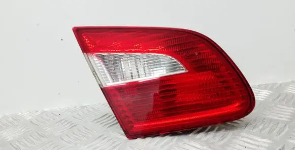 Tailgate rear/tail lights