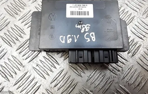 Volkswagen PASSAT B5 Engine control unit/module 1j0959799r