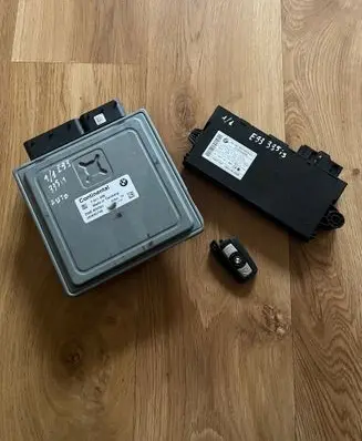 BMW 3 E92 E93 Engine ECU kit and lock set 7611358 5WK93748 DMEMSD81