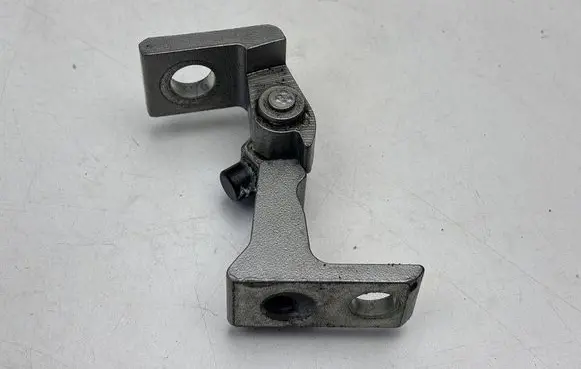 Volkswagen Golf VII Front door lower hinge 8K0831401K