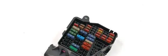 Volkswagen PASSAT B5 Fuse box set 8D1941824