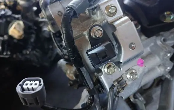 Mazda CX-30 Camshaft position sensor PE0118221