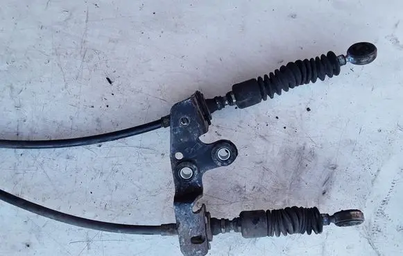 Gear shift cable linkage