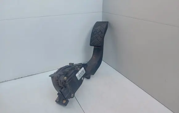 Volkswagen PASSAT B5 Accelerator throttle pedal 8D1721523