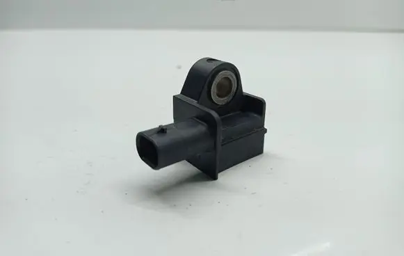 Chrysler Pacifica Airbag deployment crash/impact sensor 68174975AA 00A31 6151
