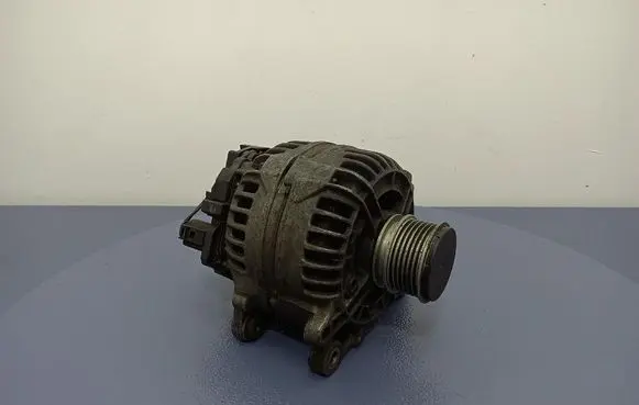Volkswagen Golf IV Generator/alternator 