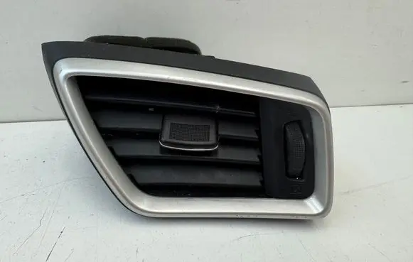 Nissan Qashqai Dashboard side air vent grill/cover trim 30490027
