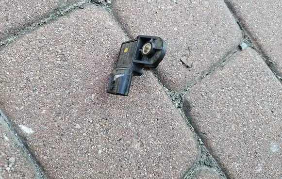 Opel Vivaro Air pressure sensor 223657458R 8201038353