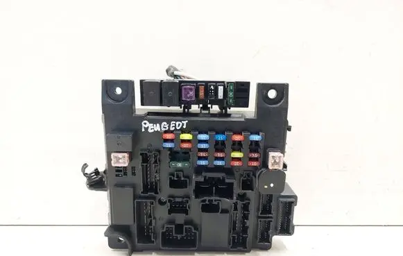 Peugeot 4007 Fuse box set 8637A643 7191004484 51945J233