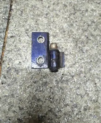 Volkswagen PASSAT B5 Front door upper hinge 