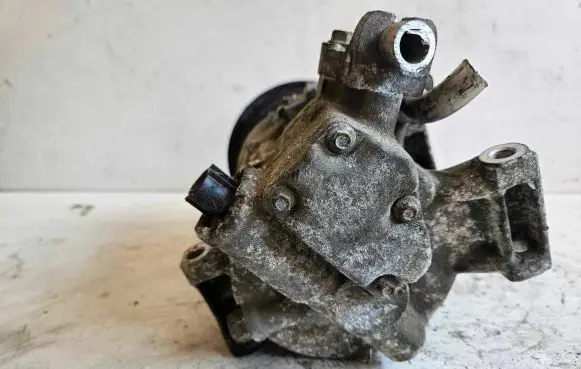 Toyota RAV 4 (XA30) Air conditioning (A/C) compressor (pump) 4472601257 05J06867 5SE12C