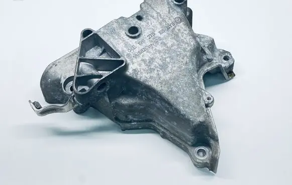 Volkswagen Golf VII Engine mounting bracket 04E199275
