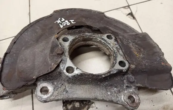 Volvo V70 Front wheel hub spindle knuckle 9461943