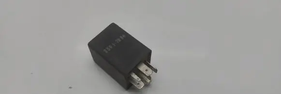 Volkswagen PASSAT B4 Window wiper relay 321955531A