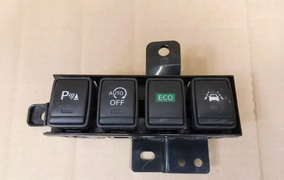 Nissan X-Trail T32 A set of switches 