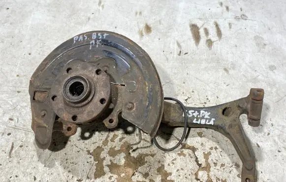 Volkswagen PASSAT B5.5 Front wheel hub spindle knuckle