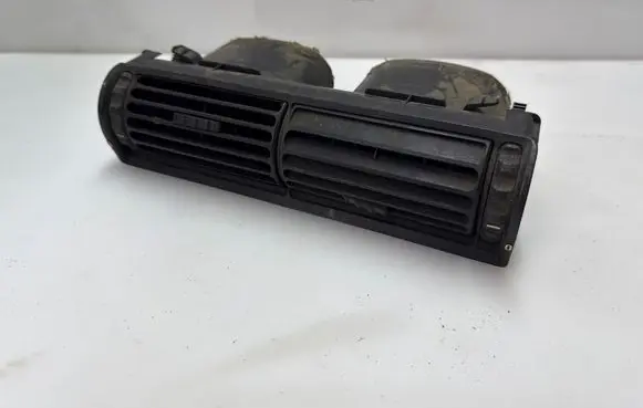 BMW 5 E34 Dash center air vent grill 1384040 6422 S2327