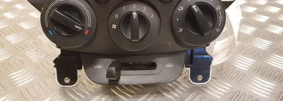 Mazda 2 Climate control unit DF717L14