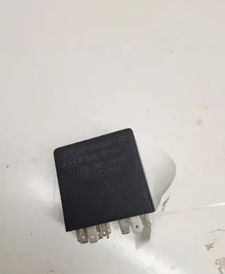 Audi A6 S6 C5 4B Light relay 4B0919471A 5KG00656805 393