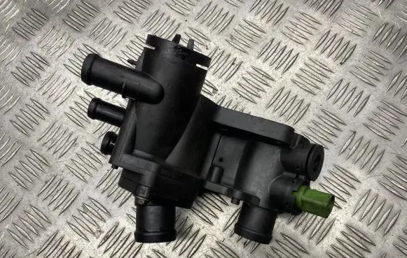 Volkswagen Polo III 6N 6N2 6NF Engine coolant pipe/hose 032121111