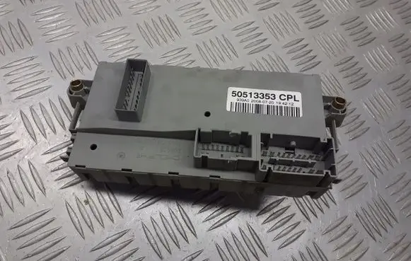 Alfa Romeo 159 Fuse box cover 50513353