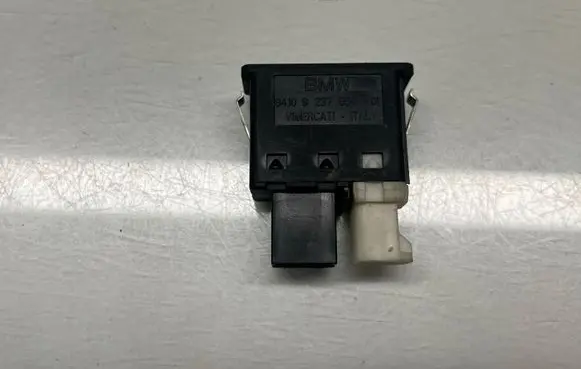 BMW 5 E60 E61 USB socket connector 9237654