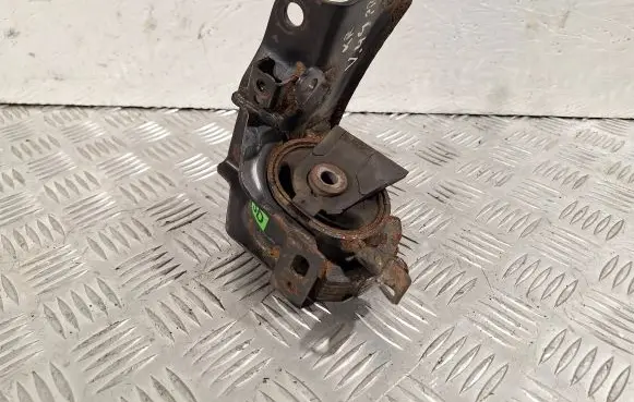 Toyota Corolla Verso AR10 Engine mount bracket 123720R010