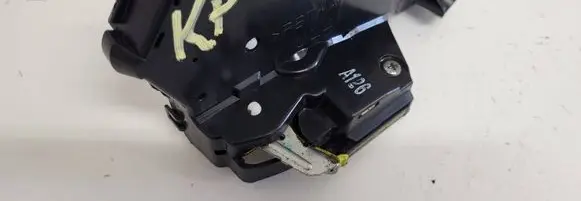 Toyota Corolla Verso E121 Front door lock A126