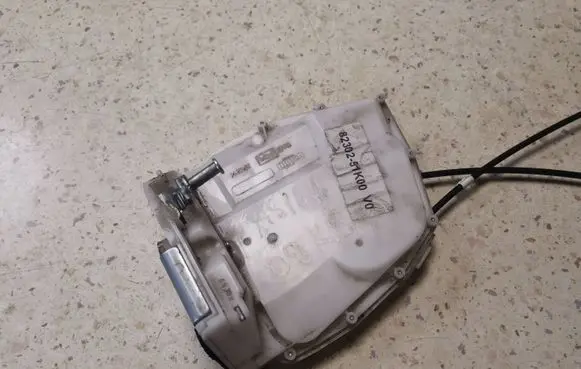 Opel Agila B Rear door lock 8230251K00