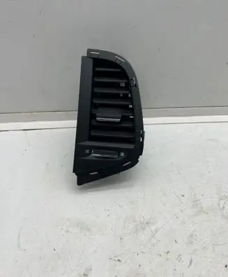 Renault Megane IV Dashboard side air vent grill/cover trim 687501810R