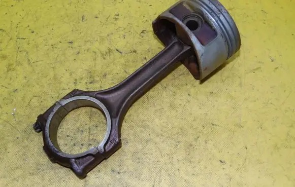 Audi A8 S8 D2 4D Piston with connecting rod
