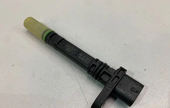 Audi A8 S8 D5 Oil level sensor 057906433B