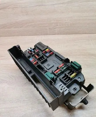 BMW 7 E65 E66 Fuse module 211009 061242
