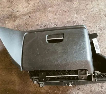 BMW 1 E81 E87 Glove box 2692530 P400778