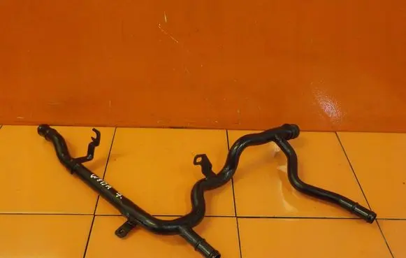 Volkswagen Touran I Engine coolant pipe/hose 03G121065K